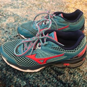 Mizuno Wave Creation 18 Running Shoe